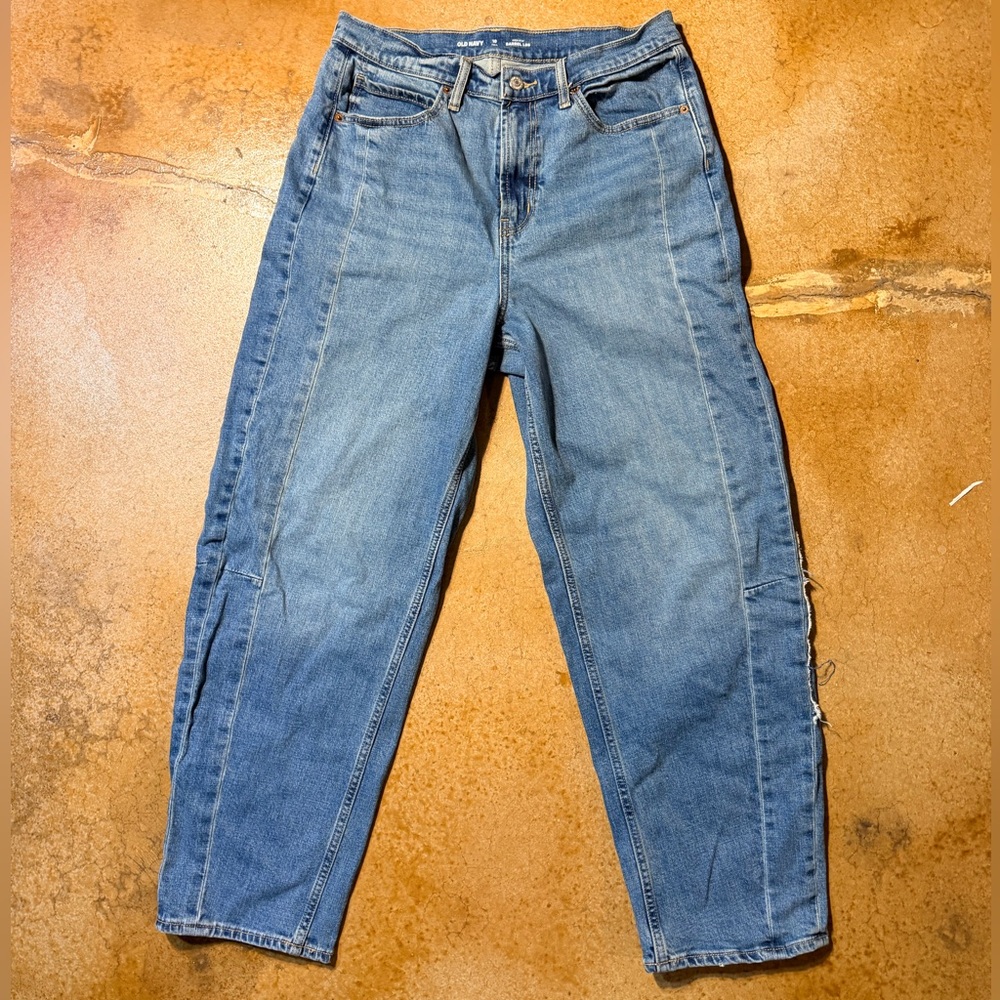 Old Navy trendy Barrel Wide Leg Distressed Wide Leg Jeans - Women’s 10